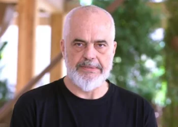 Kokën lart, sa të jem unë nuk do të cënohen Shqipëria e shqiptarët. Iku koha e skuthëve