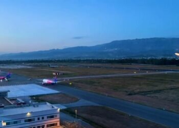 VIDEO/ Rama shpërndan pamjet nga Kulla e Aerodromit: Mbi 250 avionë ulen e ngrihen në një ditë në Aeroportin “Nënë Tereza”