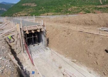 FOTOT/ Rama: Punë intensive në aksin Elbasan-Qafë Thanë. Një nga më të rëndësishmit e Korridorit VIII
