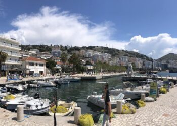 Tensionet në rritje/ Konfilkti ruso-polak zbret në… Sarandë