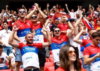 Një skenë turpi e tifozëve serbë, për të cilën UEFA duhet të ndërhyjë: Vrite, helmoje, që shqiptari të mos ekzistojë…!