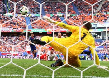 Poloni – Holandë 1-1, ekipet kanë bërë paqe në fundin e pjesës së parë (Ndeshja minutë pas minute)