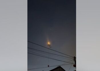 VIDEO/Zjarri në Shkodër, mobilizohet helikopteri Cougar dhe efektivët e Forcave Ajrore