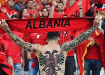 “Shqipëria ikën nga Europiani me kokën lart”/ Rama mesazh për kombëtaren: Kuqezinjtë e kryen misionin