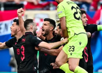 FOTO/ Nga mediat kroate te gjermane e italiane, ja si u komentua në Europë barazimi dramatik i Shqipërisë