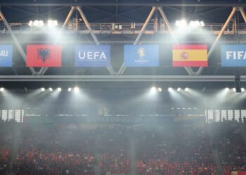 Incidentet nga tifozët në ndeshjen Shqipëri-Spanjë, UEFA gjobit FSHF-në me 86.500 euro