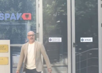Dy orë e gjysmë para prokurorëve, Tahiri del nga SPAK: S’kam asgjë për të thënë! Me vjen keq që…