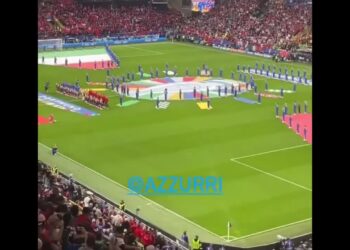 Gjesti i bukur i tifozëve shqiptarë: Kënduan të gjithë në kor himnin e Italisë (VIDEO)