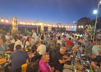 Italianë kuqezi në Durrës: Jam e lumtur të bëj tifo për Shqipërinë, e adhuroj