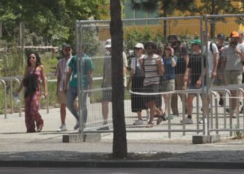 Në 5 muaj Shqipërinë e vizituan 3.3 milionë turistë. Po hyjnë aq sa po dalin…!