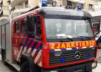 Shpërthen bombula e gazit, përfshihet nga flakët banesa në lagjen muzeale të Beratit