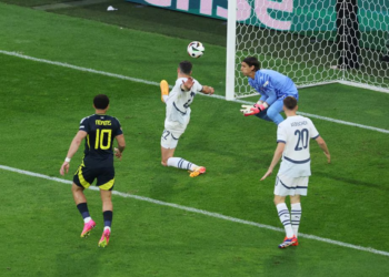 Skoci-Zvicër/Kalojnë në avantazh skocezët, Zvicra shënon autogol