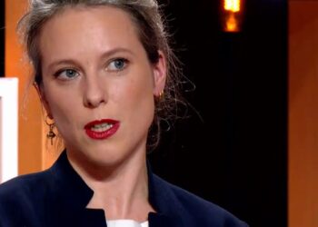 Koalicioni i krahut të majtë propozon Lucie Castets për postin e kryeministres së Francës