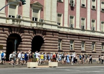 Rama ndan pamjet nga turistët në kryeqytet: Tirana e pushtuar si asnjë vit më parë nga vizitorët e huaj