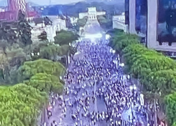 Dështon protesta e PD? Pamjet me dron “nxjerrin zbuluar” opozitën, sa është pjesëmarrja e qytetarëve
