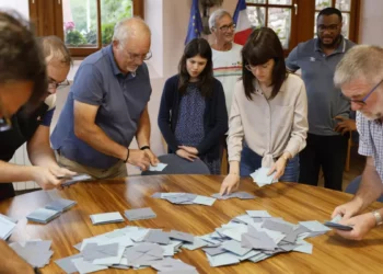 Zgjedhjet në Francë, pjesëmarrja në votime arrin në 67%