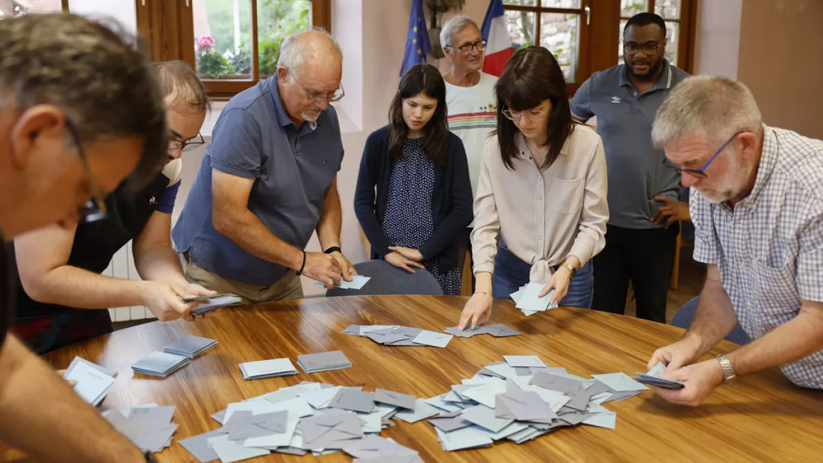 Zgjedhjet në Francë, pjesëmarrja në votime arrin në 67%