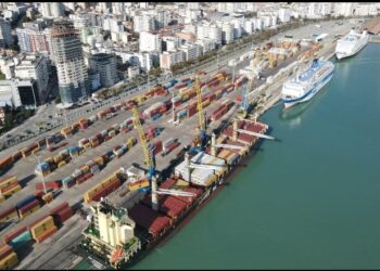 Porti i Durrësit\ Fluks udhëtarësh, rreth 5.5 mijë pasagjerë llogariten nga Bari! 28 sportele në funksion 