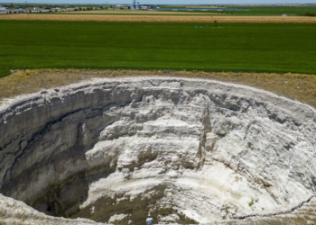 “Toka mund të më gëlltisë”, gropa të thella hapen në tokat bujqësore