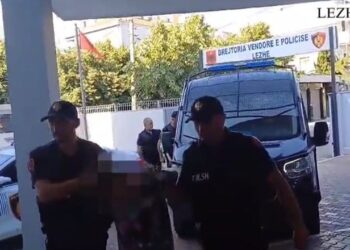 Lezhë/Plagosi me armë zjarri 27 vjeçarin se i ngacmoi të dashurën, arrestohet autori (EMRI)
