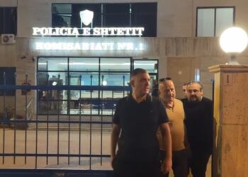 Goditi me grusht Valterin, Tedi Blushi pas 5 orësh në Komisariat: Dhuna e narko shtetit mori përgjigjen e merituar
