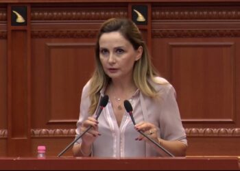 ‘S’ka ndarje të partisë me shtetin!’ Gjiknuri replikon me Tabakun: Dikur i vidhnin votat në tavolinë e me kamera