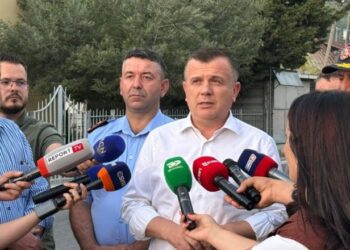 Balla e Manja në Shëngjin: 5 vatra zjarri aktive, problem mbetet kurora me pisha. Kontakte edhe me KFOR-in