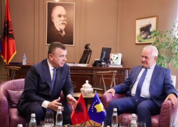 Tirana e Prishtina bashkë kundër krimit, Balla e Sveçla nënshkruajnë marrëveshjen për bashkëpunimin policor