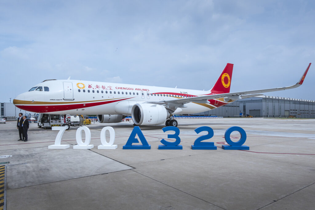 “Airbus” dorëzon avionin e 700 të familjes A320 të montuar në…