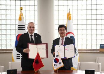 Hasani me të rinjtë diplomatë: Bashkë mund të bëjmë më shumë për të ardhmen