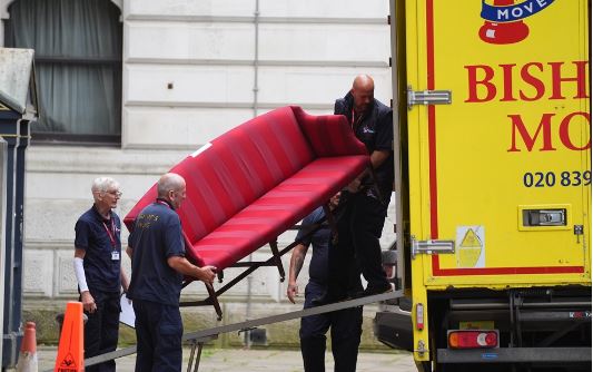 Sunak nuk lë asgjë në rezidencë, boshatis godinën për kryeministrin e ri të britanikëve (FOTO)