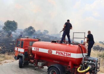 14 vatra zjarri gjatë 24 orëve në Shqipëri: 3 aktive në Delvinë, Gjirokastër e Dibër