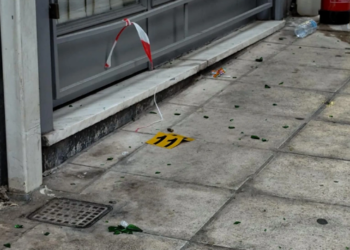 Armë, gëzhoja dhe të plagosur/ Tre persona të plagosur dhe 70 të shoqëruar, çfarë ndodhi me tifozët para stadiumit të stadiumit të Panathinaikos në Greqi (FOTO)