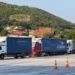 Radhë kilometrike në doganë, kamionët nga Shqipëria e kanë të vështirë të hyjnë në Kosovë