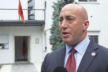 Rrëfimi i Haradinaj: Letra e Kadaresë më ka liruar nga Haga