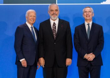 Rama krah Biden e Stoltenberg / Hasani zbulon fotot nga Samiti në Uashington: Së bashku për paqen dhe…