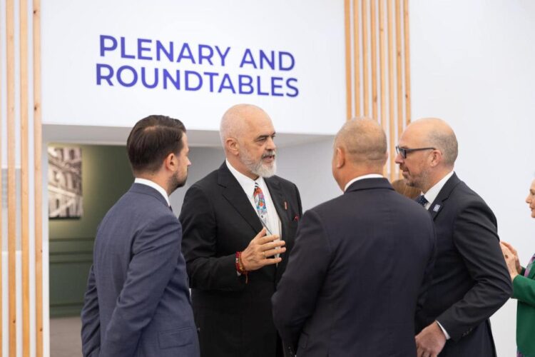 Shumë buzëqeshje! Samiti në Oksford përmes fotove