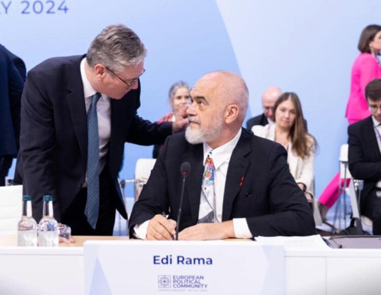 Shumë buzëqeshje! Samiti në Oksford përmes fotove