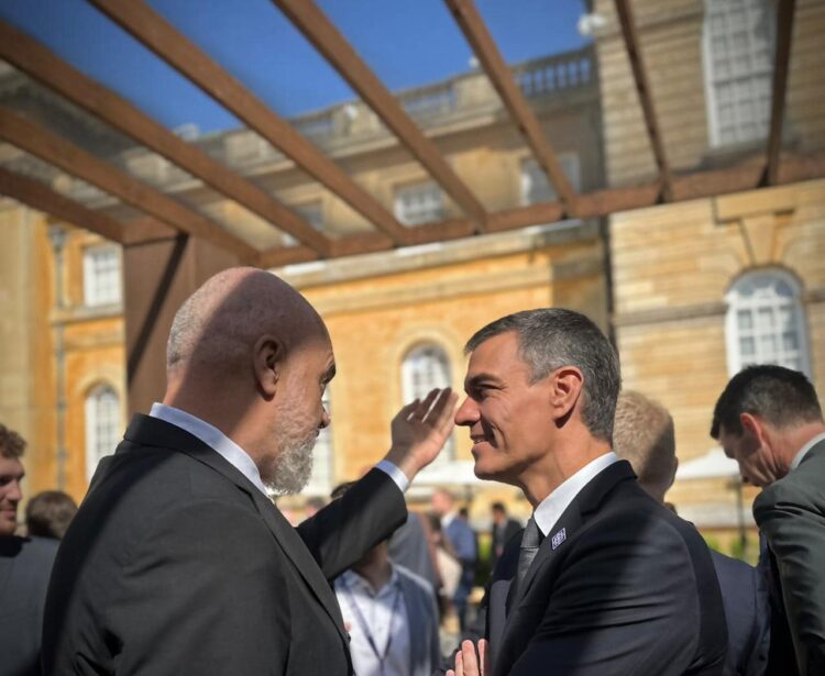 Shumë buzëqeshje! Samiti në Oksford përmes fotove