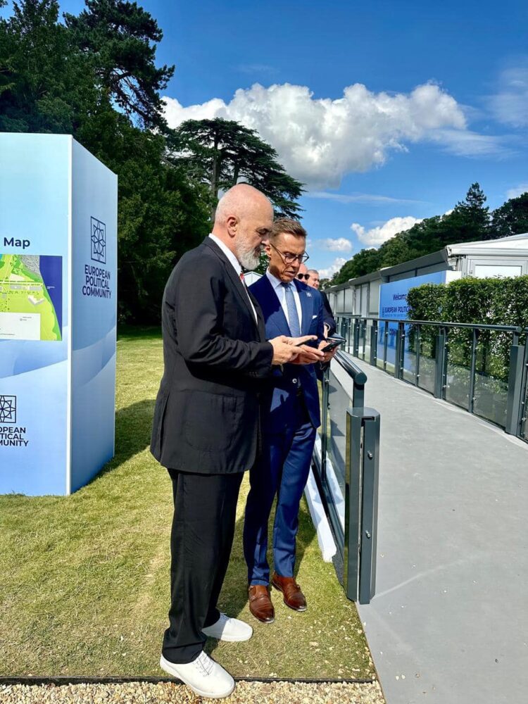 Shumë buzëqeshje! Samiti në Oksford përmes fotove