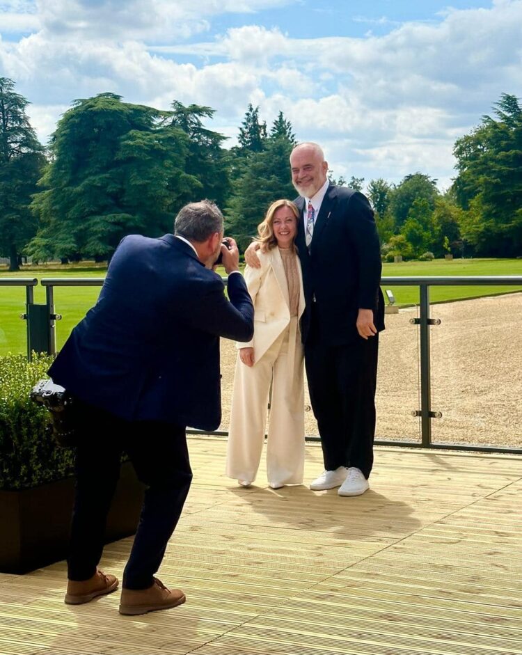 Shumë buzëqeshje! Samiti në Oksford përmes fotove