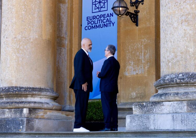 Shumë buzëqeshje! Samiti në Oksford përmes fotove