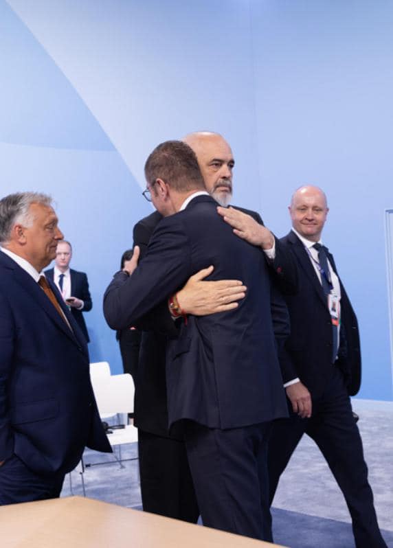 Shumë buzëqeshje! Samiti në Oksford përmes fotove