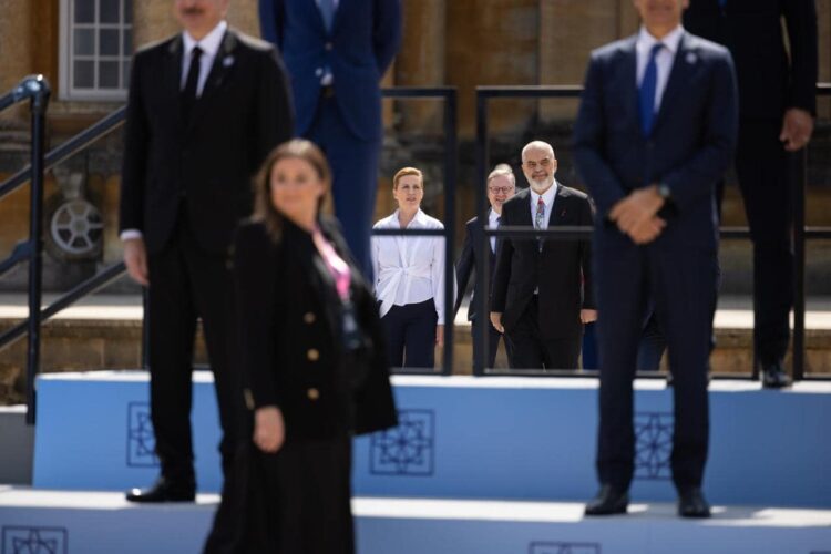 Shumë buzëqeshje! Samiti në Oksford përmes fotove