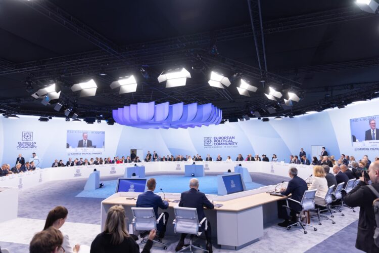 Shumë buzëqeshje! Samiti në Oksford përmes fotove