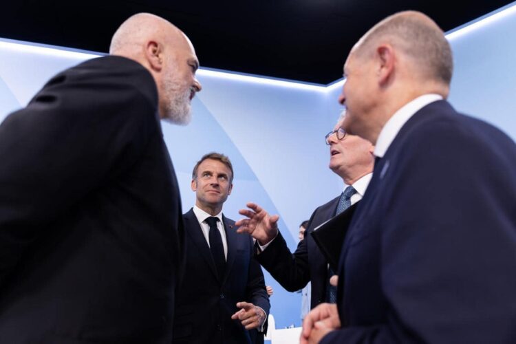 Shumë buzëqeshje! Samiti në Oksford përmes fotove