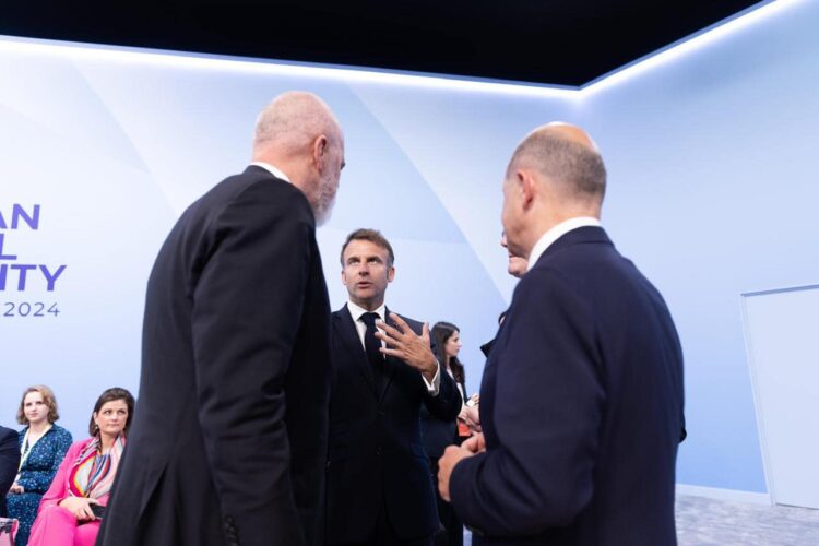 Shumë buzëqeshje! Samiti në Oksford përmes fotove