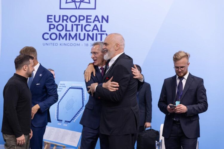 Shumë buzëqeshje! Samiti në Oksford përmes fotove