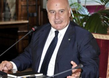 Nga çantat firmato te biletat e stadiumit, arrestohet për korrupsion gjenerali italian