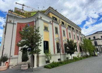 Bashkia e Tiranës: Abone falas për studentët edhe në vitin e ri akademik